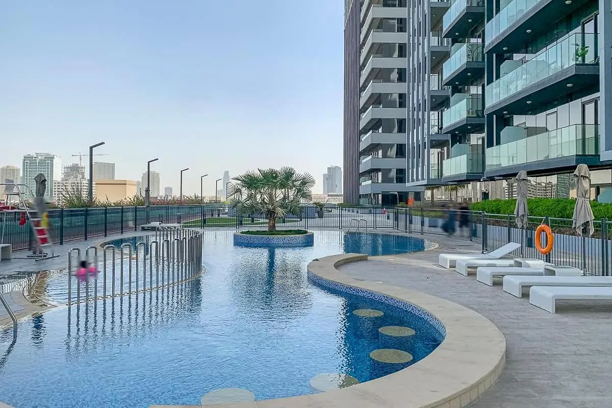 Frank Porter - Bloom Tower A Dubaj 0*,